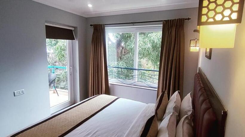 בית מלון כפרי Candolim Suites