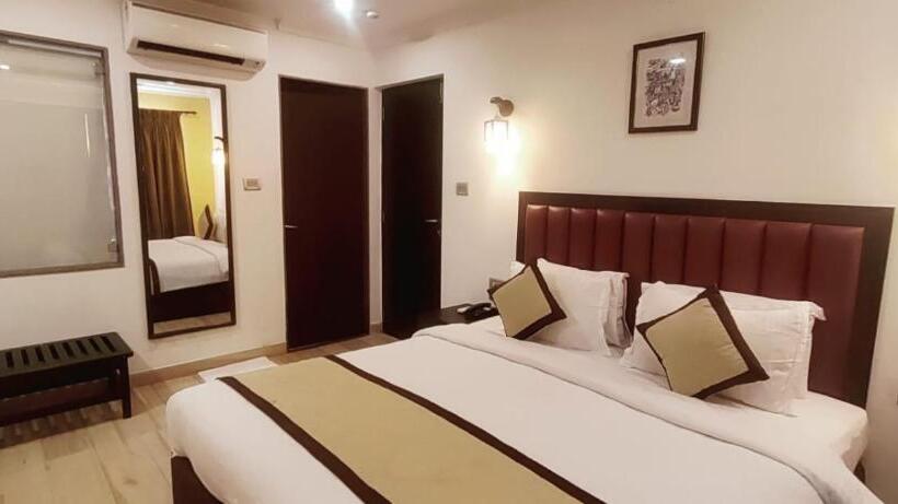 בית מלון כפרי Candolim Suites