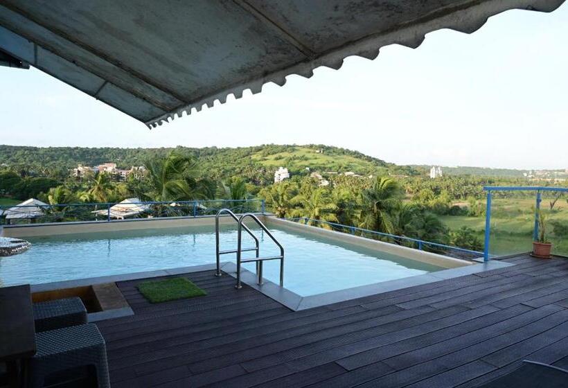 בית מלון כפרי Candolim Suites