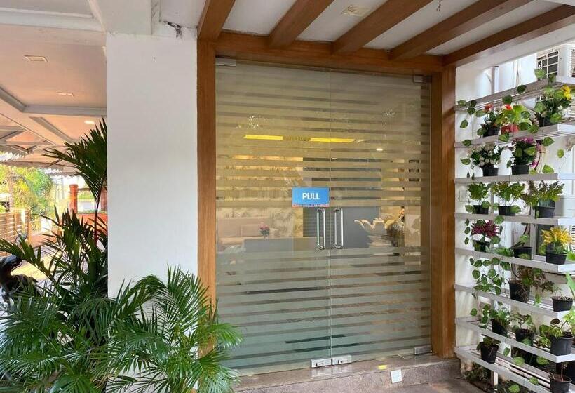 בית מלון כפרי Candolim Suites