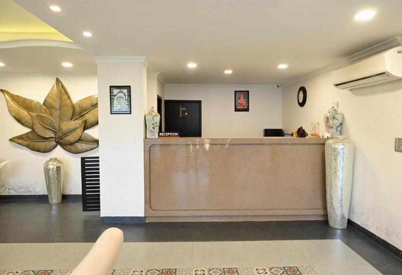 בית מלון כפרי Candolim Suites