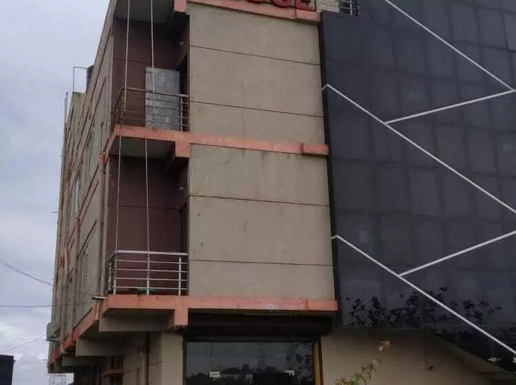 Iroomz Hotel Vishwa Lodging