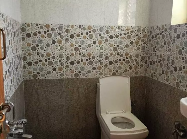 Iroomz Hotel Vishwa Lodging