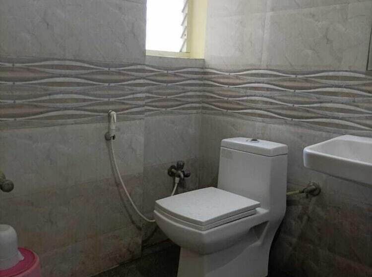 Iroomz Hotel Vishwa Lodging