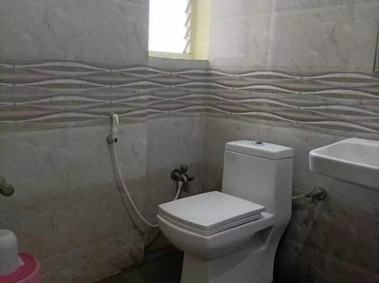 Iroomz Hotel Vishwa Lodging