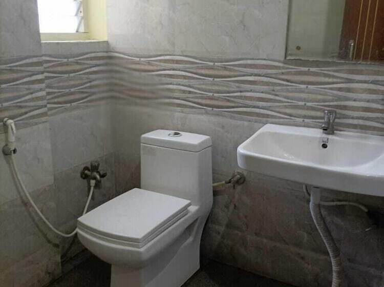 Iroomz Hotel Vishwa Lodging