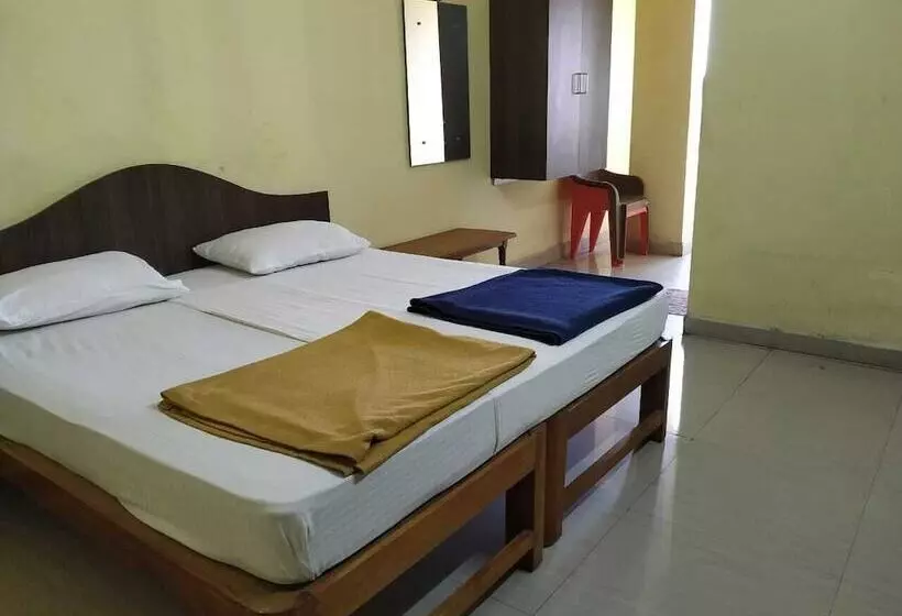 Iroomz Hotel Vishwa Lodging