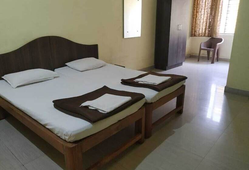 Iroomz Hotel Vishwa Lodging