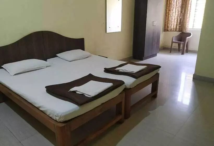 Iroomz Hotel Vishwa Lodging