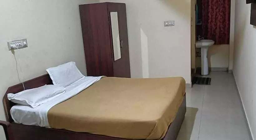 Iroomz Hotel Vishwa Lodging