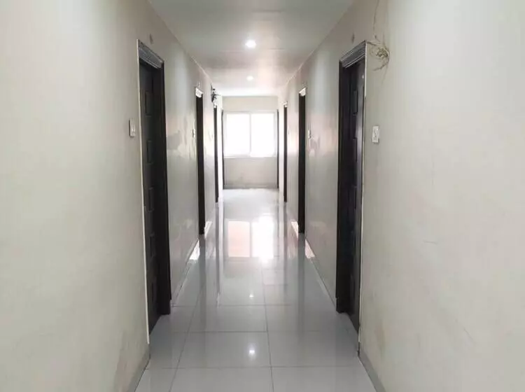 ホテル Iroomz Way Inn