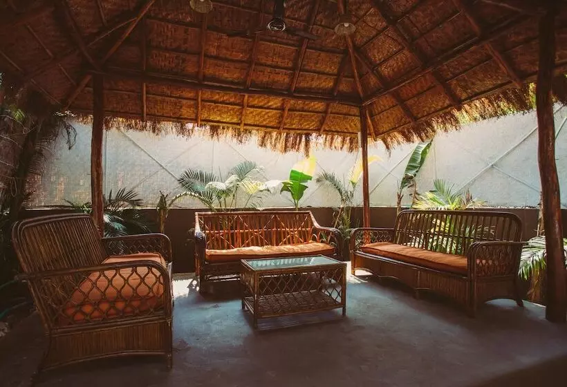 ホテル Nalanda Retreat Goa By Mandrem Beach