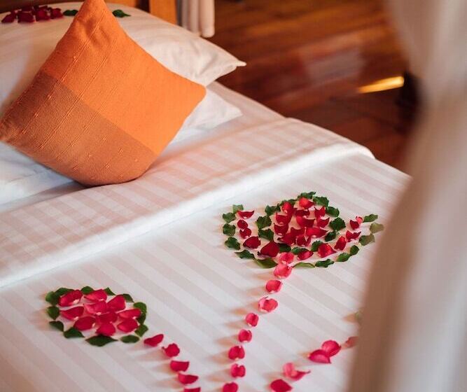 هتل One Myanmar Resort Inle