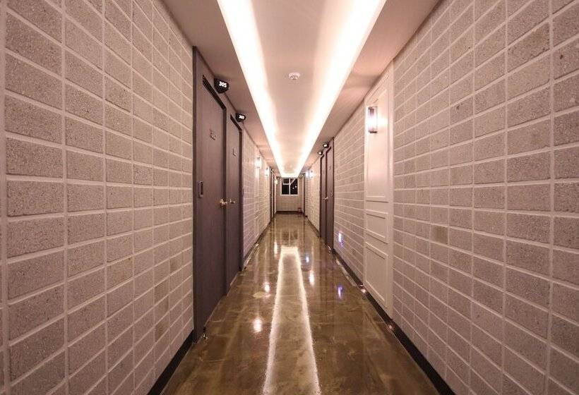 モーテル Gumi Indong Nine