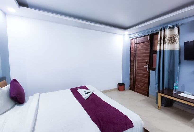 Roomshala 039 Hotel Rk