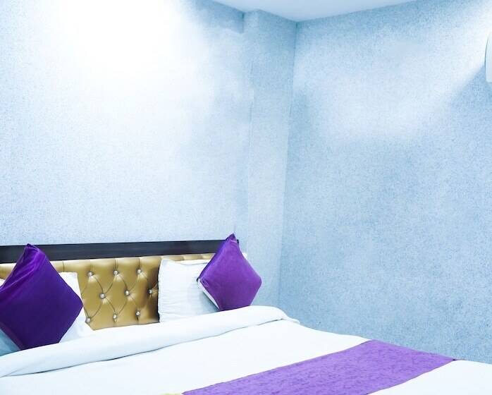 Roomshala 039 Hotel Rk