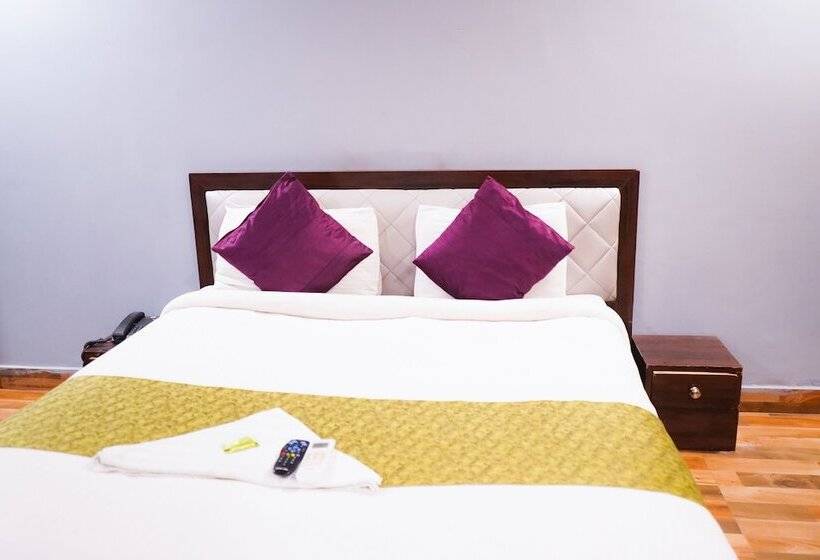 Roomshala 039 Hotel Rk