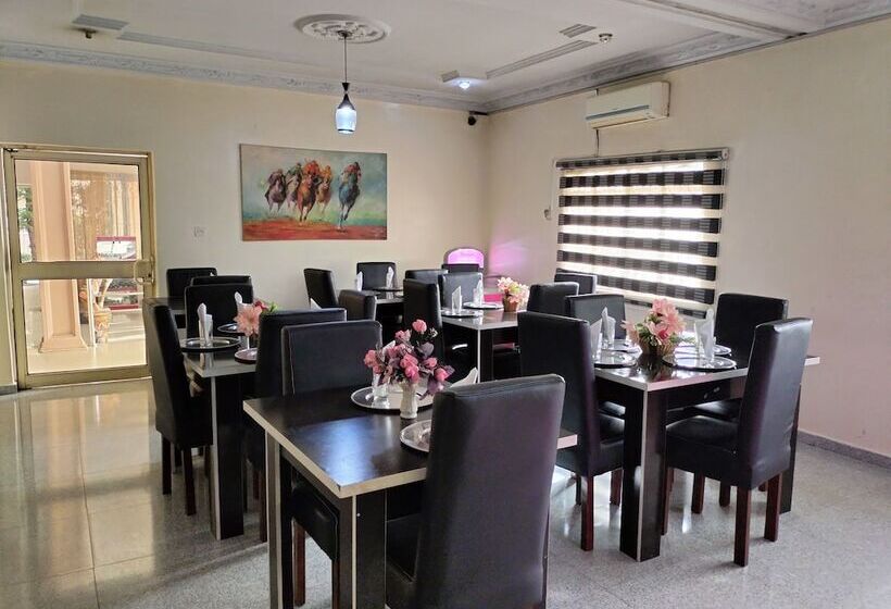 Steffan Hotel And Suites