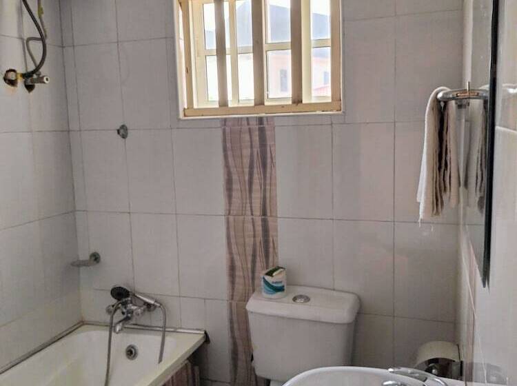 Steffan Hotel And Suites