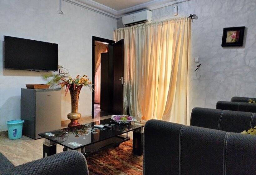 Steffan Hotel And Suites