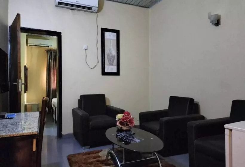 Steffan Hotel And Suites