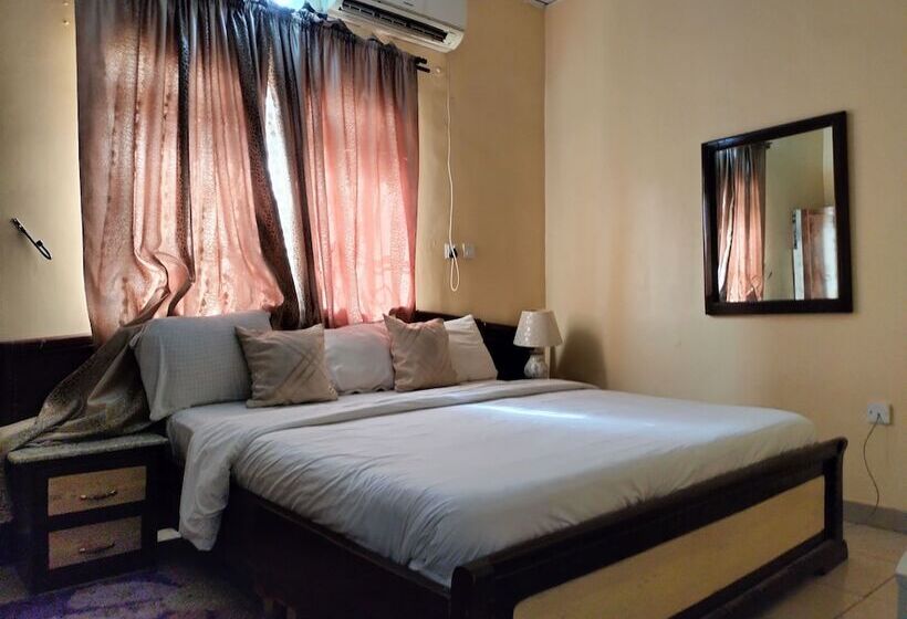 Steffan Hotel And Suites