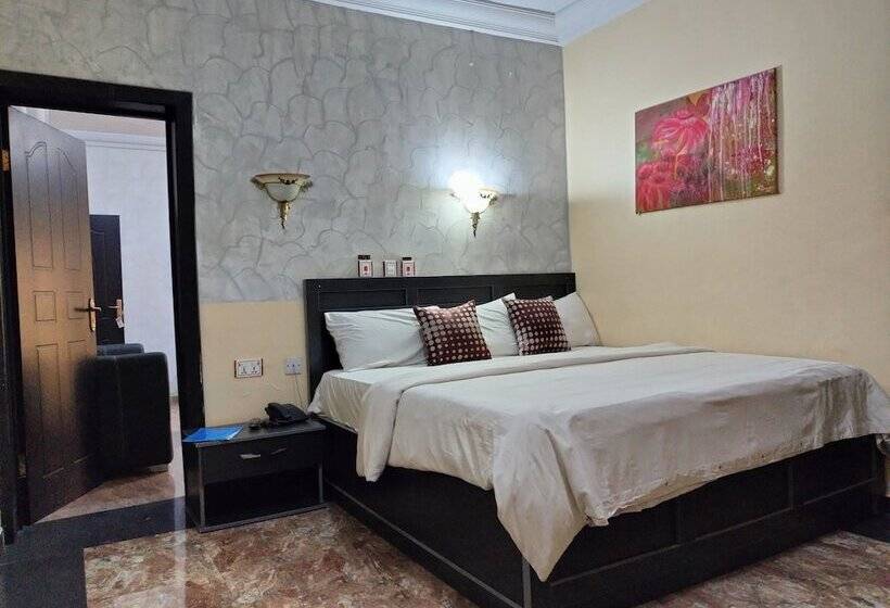 Steffan Hotel And Suites