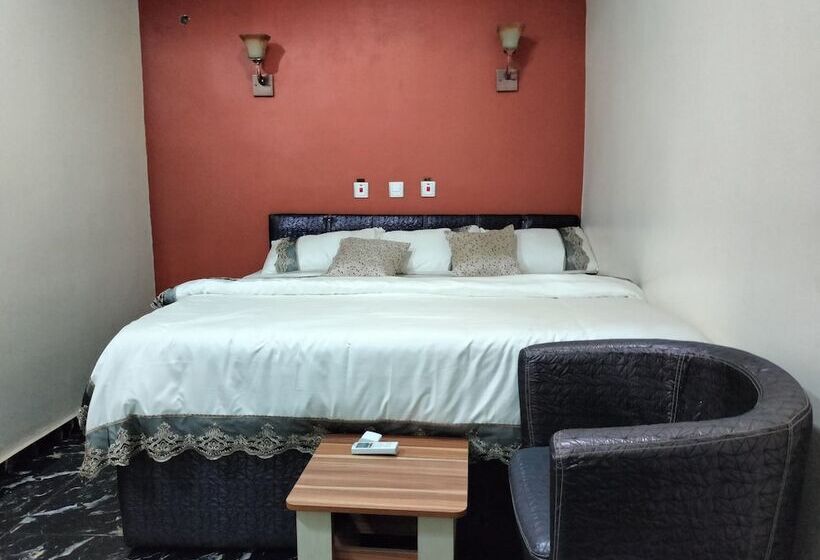 Steffan Hotel And Suites