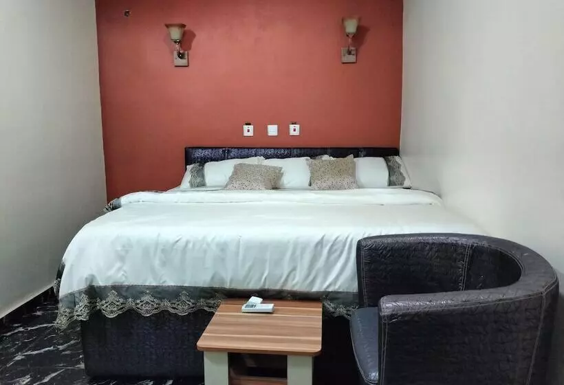 Steffan Hotel And Suites