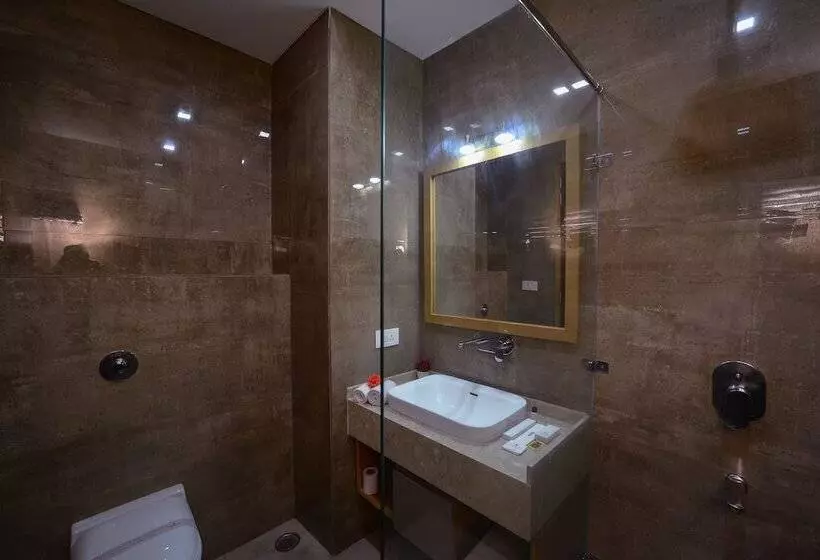 Wingston A Treehouse Hotel Barsana