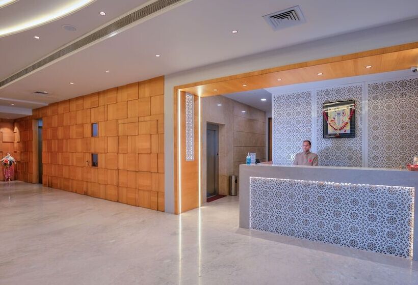 Wingston A Treehouse Hotel Barsana