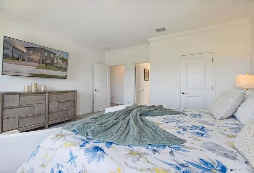 495 Strand Dr