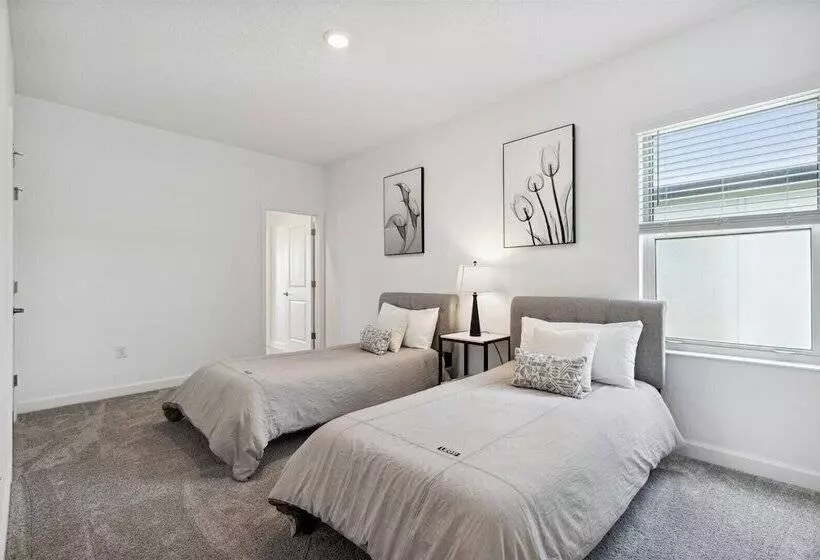 495 Strand Dr