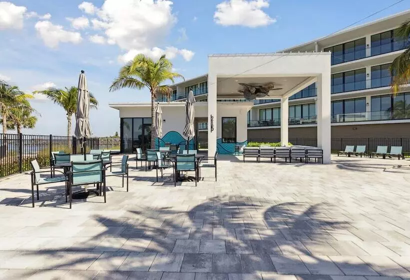 495 Strand Dr