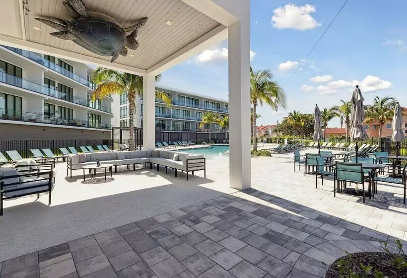 495 Strand Dr