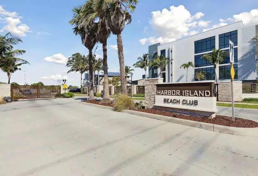495 Strand Dr