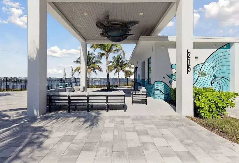 495 Strand Dr