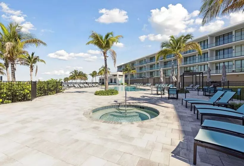 495 Strand Dr