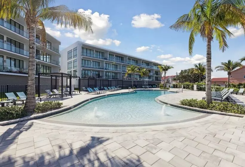 495 Strand Dr