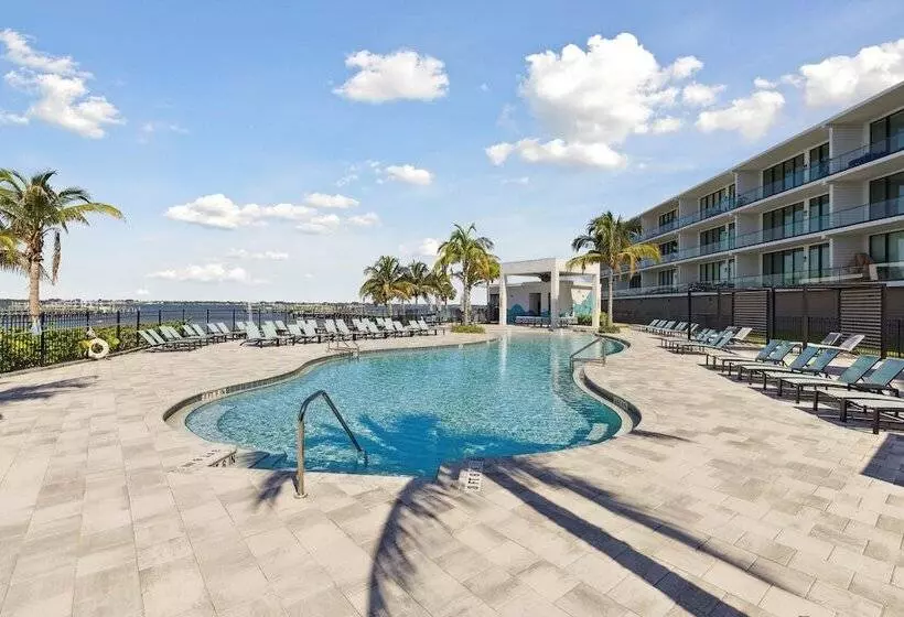 495 Strand Dr