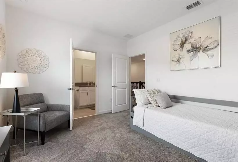 495 Strand Dr