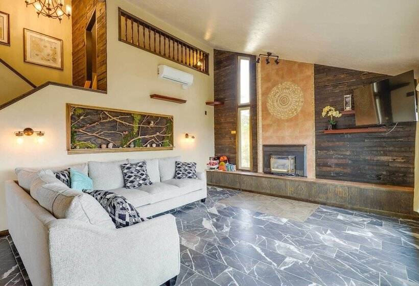 Family Friendly Utah Home: Deck, Mountain Views!