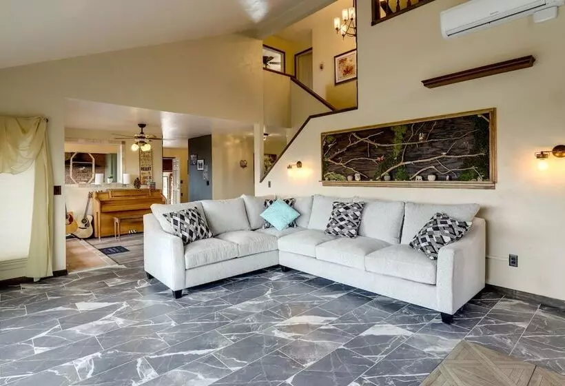 Family Friendly Utah Home: Deck, Mountain Views!