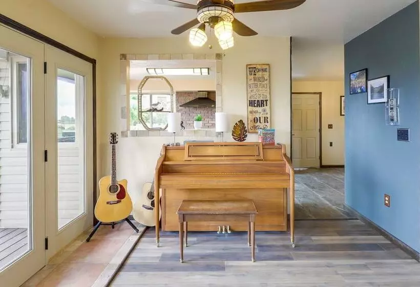Family Friendly Utah Home: Deck, Mountain Views!