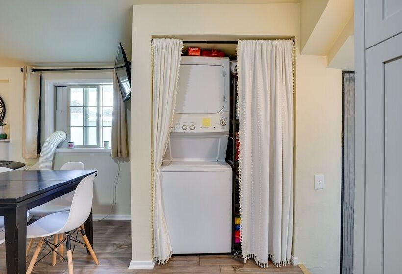 Avalon Cottage < Half Mi To Beaches & Crescent Ave