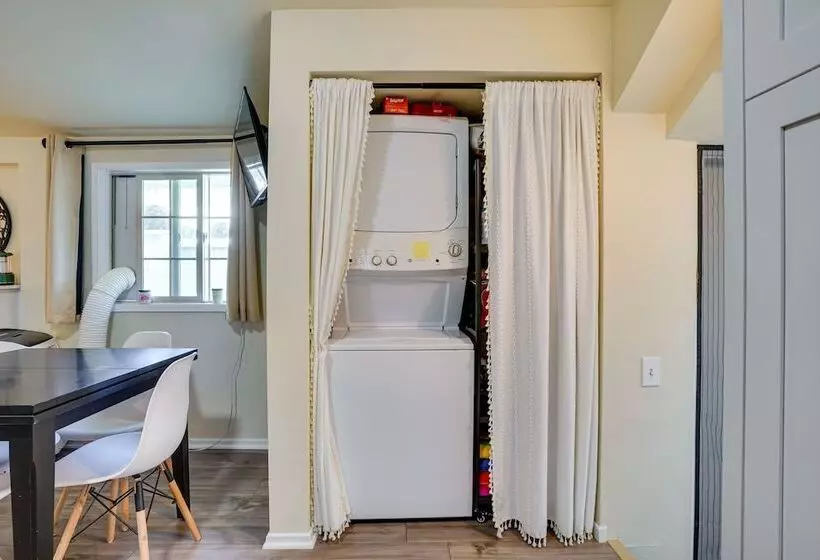 Avalon Cottage < Half Mi To Beaches & Crescent Ave