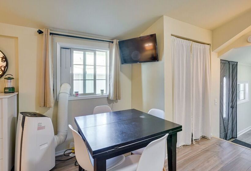 Avalon Cottage < Half Mi To Beaches & Crescent Ave