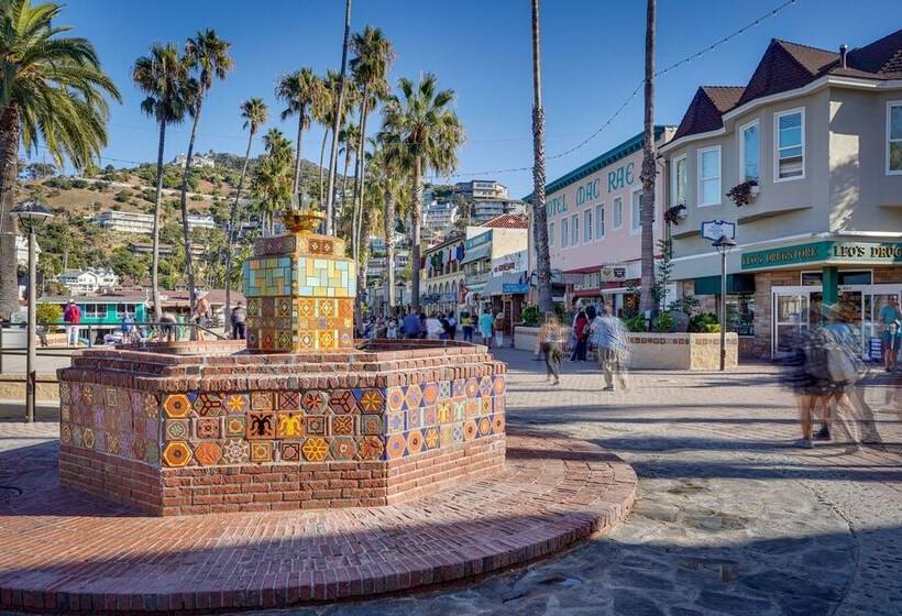 Avalon Cottage < Half Mi To Beaches & Crescent Ave