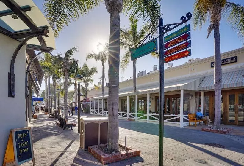 Avalon Cottage < Half Mi To Beaches & Crescent Ave