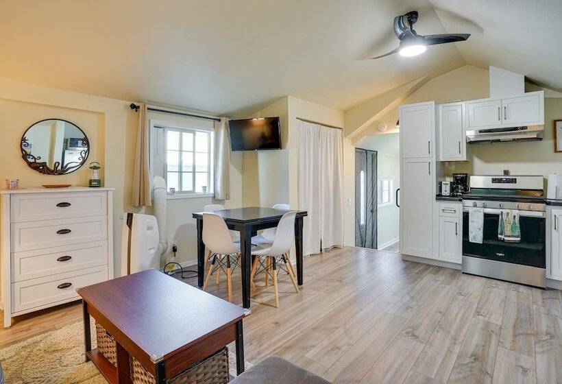 Avalon Cottage < Half Mi To Beaches & Crescent Ave